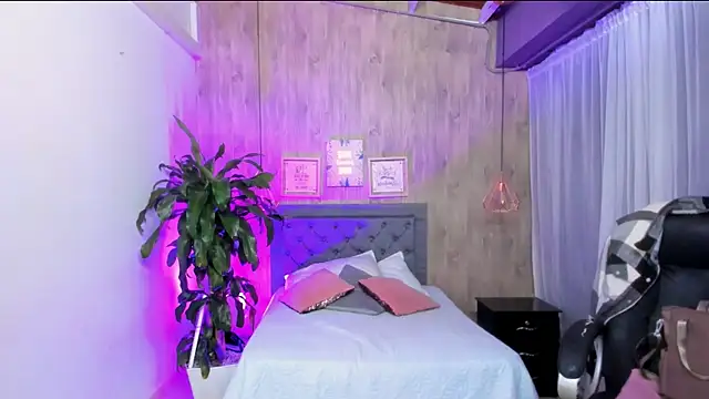 Snapshot of Andre_Coher chatting on 01-20-25, 12:36 Andre Coher online show from 01-20-25, 12:36