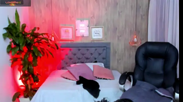 Snapshot of Andre_Coher chatting on 01-04-25, 04:12 Andre Coher online show from 01-04-25, 04:12