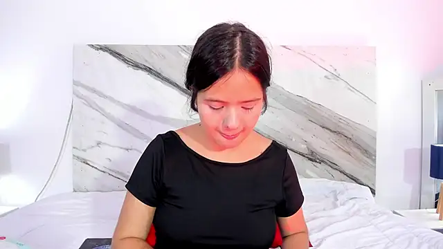 thamiina  online show from 10-27-25, 06:53