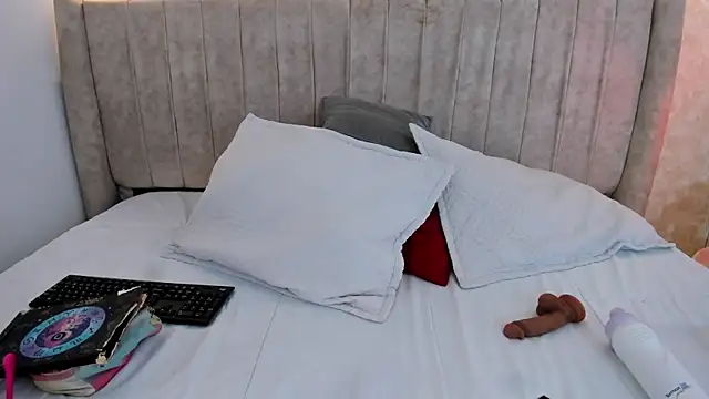 thamiina  online show from 02-25-26, 07:03