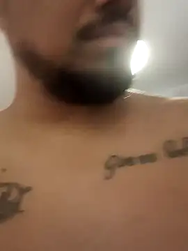 Snapshot of maxiiii125 chatting on 11-28-25, 05:24 maxiiii125 online show from 11-28-25, 05:24