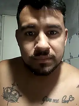 Snapshot of maxiiii125 chatting on 11-17-25, 02:43 maxiiii125 online show from 11-17-25, 02:43