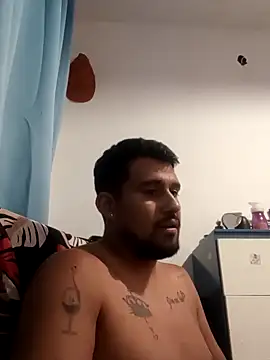 Snapshot of maxiiii125 chatting on 11-24-25, 02:44 maxiiii125 online show from 11-24-25, 02:44