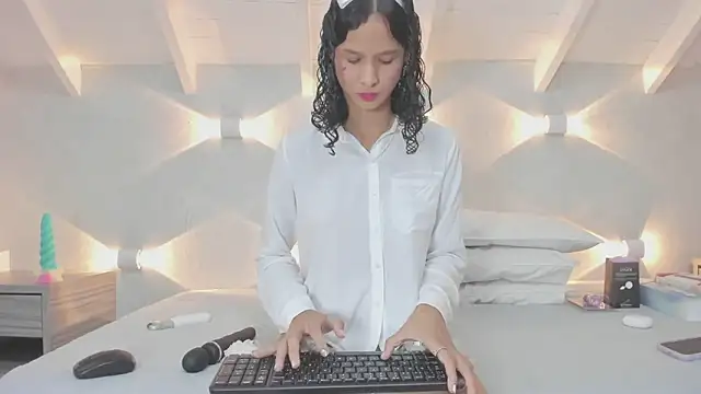 Snapshot of Princesita_Sofia_ chatting on 10-21-25, 08:19 Princesita Sofia online show from 10-21-25, 08:19