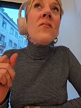 sarahpearlx online show from 12-22-25, 04:51