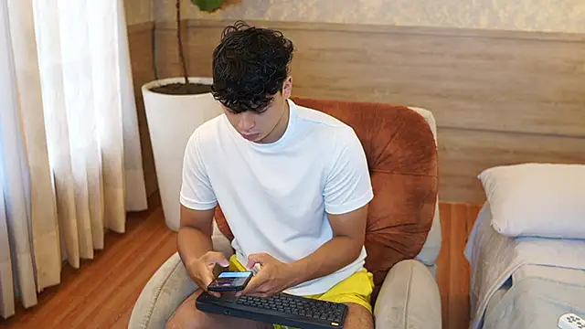 Snapshot of Ethan_occonor chatting on 02-28-26, 01:00 Ethan occonor online show from 02-28-26, 01:00