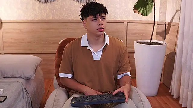 Snapshot of Ethan_occonor chatting on 02-13-26, 11:43 Ethan occonor online show from 02-13-26, 11:43