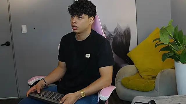 Ethan occonor online show from 10-18-25, 01:02