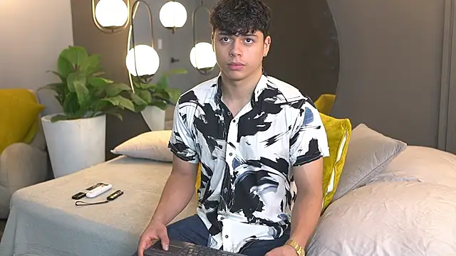 Ethan occonor online show from 09-13-25, 01:22