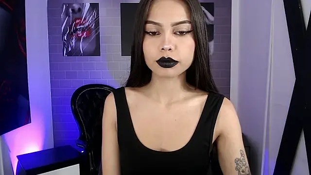 aleesha cameron02 online show from 11-18-25, 12:30