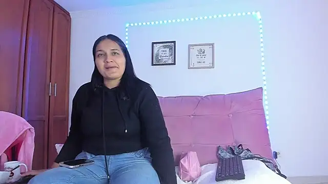 selena jhonson online show from 04-13-26, 01:37