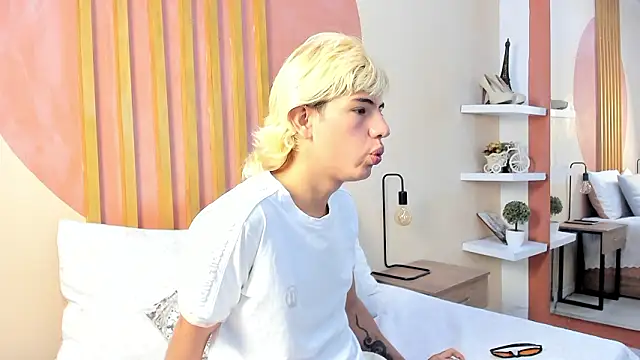 Snapshot of Enrrixxx_ chatting on 02-04-26, 12:27 Enrrixxx online show from 02-04-26, 12:27