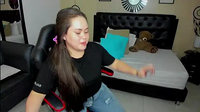 LolaVillalobos online show from 09-24-25, 11:28