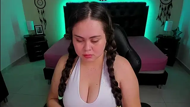 LolaVillalobos online show from 10-12-25, 01:34