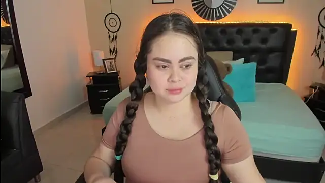LolaVillalobos online show from 10-07-25, 01:56