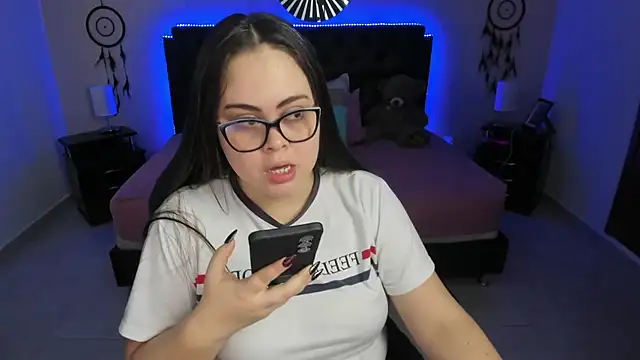 LolaVillalobos online show from 11-28-25, 12:27