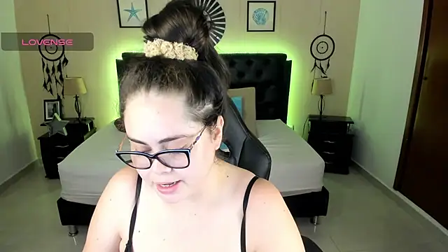 Snapshot of LolaVillalobos chatting on 06-22-26, 02:03 LolaVillalobos online show from 06-22-26, 02:03