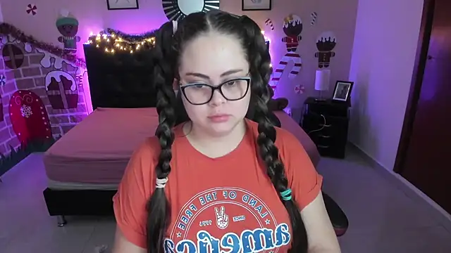 LolaVillalobos online show from 12-16-25, 11:47