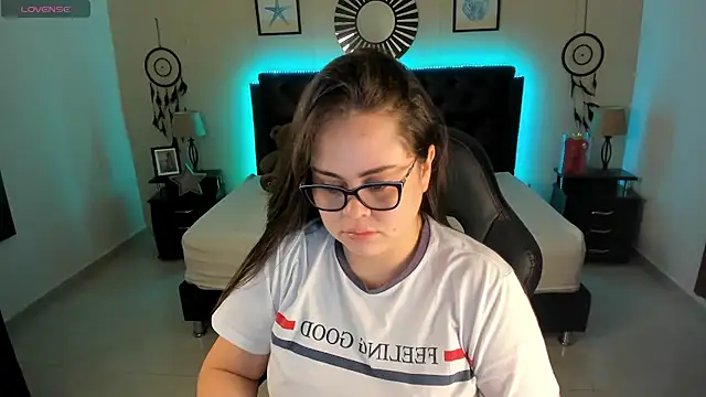 LolaVillalobos online show from 06-02-26, 12:27