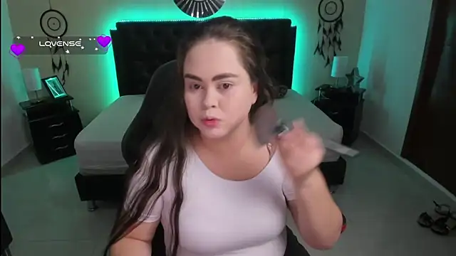 LolaVillalobos online show from 10-05-25, 01:02