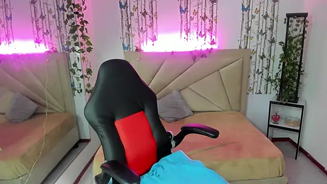 Snapshot of anna_moon11 chatting on 02-20-26, 04:09 anna moon11 online show from 02-20-26, 04:09