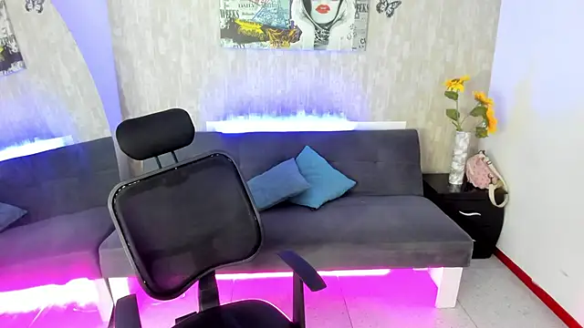 Snapshot of anna_moon11 chatting on 02-12-26, 05:07 anna moon11 online show from 02-12-26, 05:07