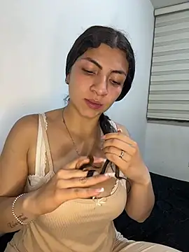 arieel  722 online show from 11-16-25, 04:17