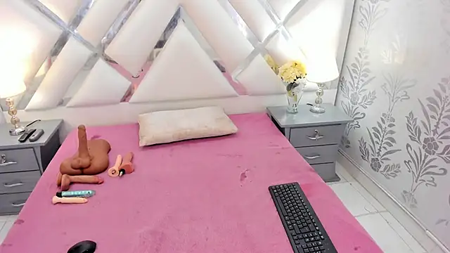 selenareyes online show from 09-10-25, 07:46