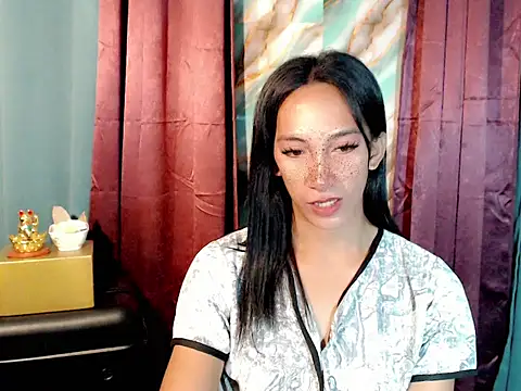 Snapshot of Wife_ur_pinay chatting on 10-12-25, 01:29 Wife ur pinay online show from 10-12-25, 01:29