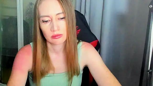 Snapshot of JessFoxxx chatting on 06-17-26, 03:06 JessFoxxx online show from 06-17-26, 03:06