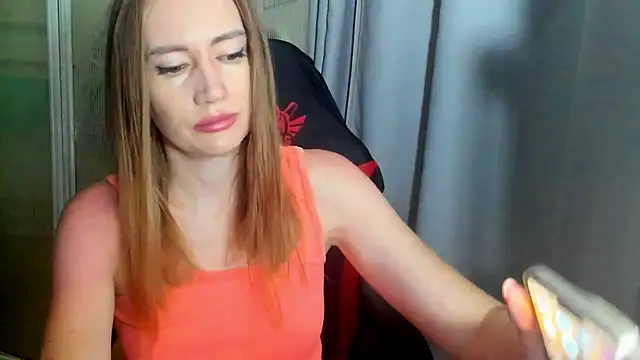 Snapshot of JessFoxxx chatting on 06-16-26, 02:44 JessFoxxx online show from 06-16-26, 02:44