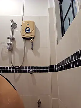 Snapshot of lirz06 chatting on 12-23-25, 09:19 lirz06 online show from 12-23-25, 09:19