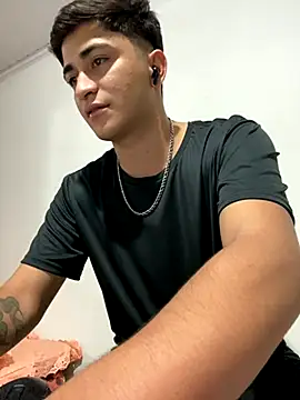 Tavinho067 online show from 10-31-25, 04:20