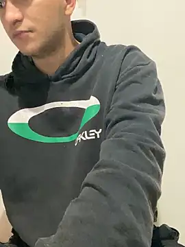 Tavinho067 online show from 10-30-25, 04:33