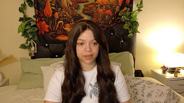 Snapshot of Amanda_sweet chatting on 10-21-25, 01:32 Amanda sweet online show from 10-21-25, 01:32