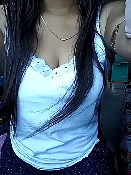 Snapshot of Desi_couple305 chatting on 10-08-25, 02:02 Desi couple305 online show from 10-08-25, 02:02