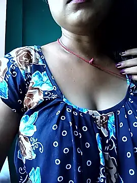 Snapshot of Desi_couple305 chatting on 09-24-25, 02:40 Desi couple305 online show from 09-24-25, 02:40