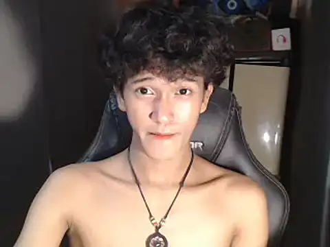 Snapshot of kenbigcockxx chatting on 10-06-25, 03:13 kenbigcockxx online show from 10-06-25, 03:13