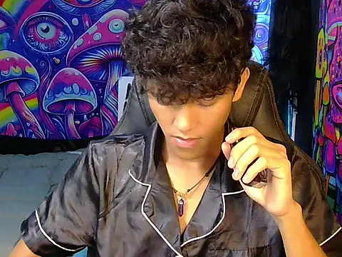 Snapshot of kenbigcockxx chatting on 06-05-26, 06:35 kenbigcockxx online show from 06-05-26, 06:35