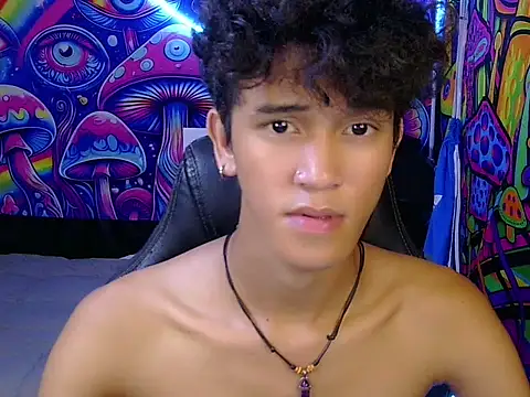 Snapshot of kenbigcockxx chatting on 06-11-26, 03:47 kenbigcockxx online show from 06-11-26, 03:47