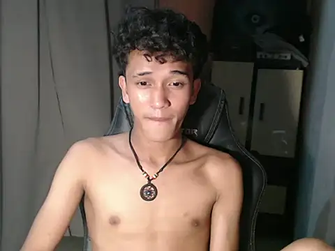 Snapshot of kenbigcockxx chatting on 10-17-25, 11:56 kenbigcockxx online show from 10-17-25, 11:56