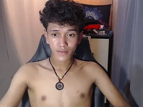 Snapshot of kenbigcockxx chatting on 10-20-25, 08:26 kenbigcockxx online show from 10-20-25, 08:26