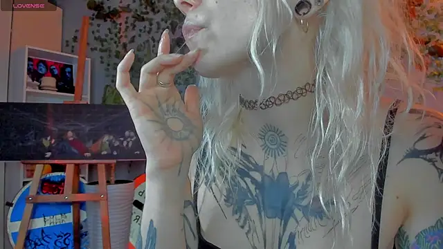 Snapshot of tattoo_art_baby chatting on 06-22-26, 06:21 tattoo art baby online show from 06-22-26, 06:21