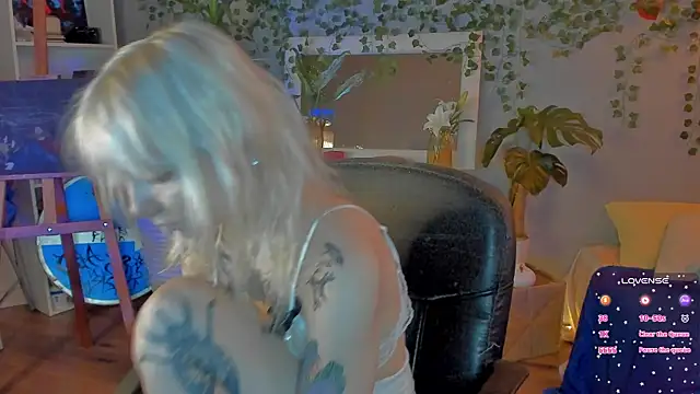 Snapshot of tattoo_art_baby chatting on 06-19-26, 01:33 tattoo art baby online show from 06-19-26, 01:33