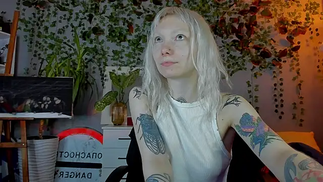 Snapshot of tattoo_art_baby chatting on 07-20-26, 11:45 tattoo art baby online show from 07-20-26, 11:45