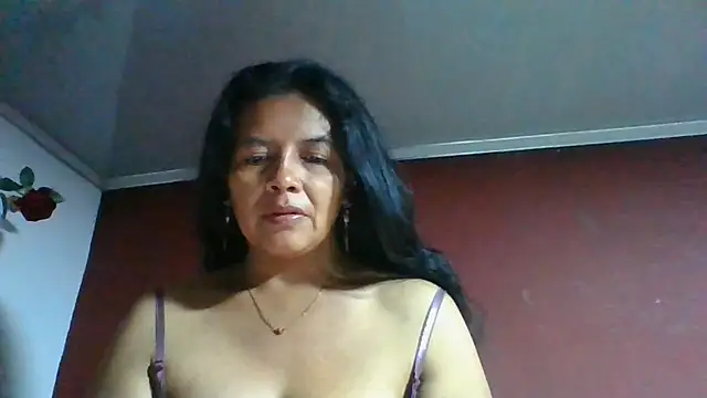 Snapshot of DianaOchoa_ chatting on 06-10-26, 04:24 DianaOchoa online show from 06-10-26, 04:24