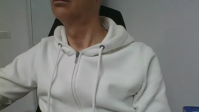 Snapshot of Sensor2000 chatting on 02-05-26, 08:54 Sensor2000 online show from 02-05-26, 08:54