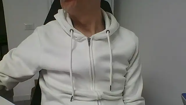 Snapshot of Sensor2000 chatting on 03-23-26, 08:03 Sensor2000 online show from 03-23-26, 08:03