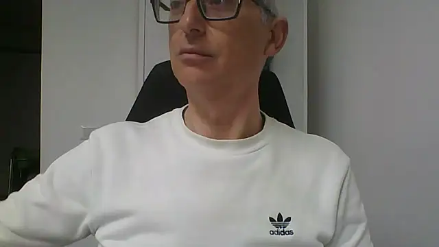 Snapshot of Sensor2000 chatting on 03-19-26, 10:37 Sensor2000 online show from 03-19-26, 10:37