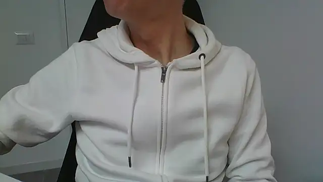 Snapshot of Sensor2000 chatting on 02-16-26, 08:02 Sensor2000 online show from 02-16-26, 08:02